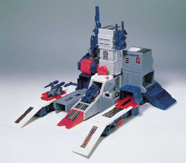 Takara Tomy Encore 23 Fortress Maximus Official Images Show Biggest Transformer Toy Ever  (3 of 8)